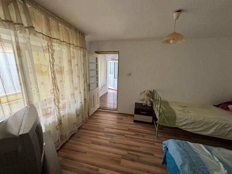 Casă cu 4 camere cu Teren 1000 Mp în Central
