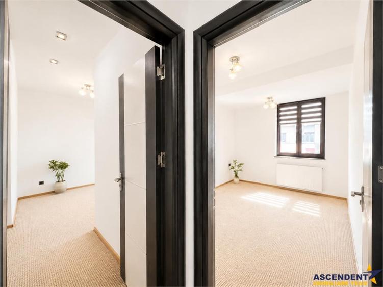 Apartament cu 3 camere decomandat în Tractorul