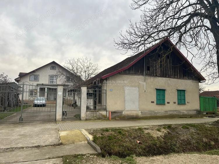 Casă cu 7 camere cu Canalizare în Dumbrava