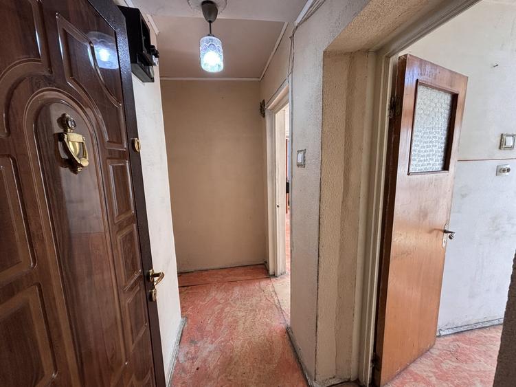Apartament cu 2 camere semidecomandat în Tei