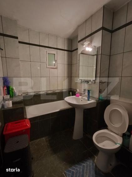 Apartament cu 3 camere decomandat în Craiovița Nouă