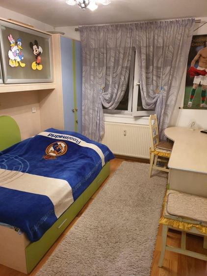 Apartament cu 3 camere decomandat în Aradului