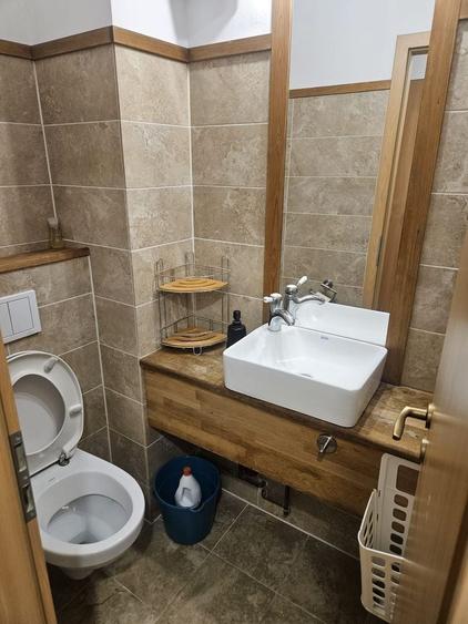 Apartament cu 3 camere decomandat, mobilat în Soarelui