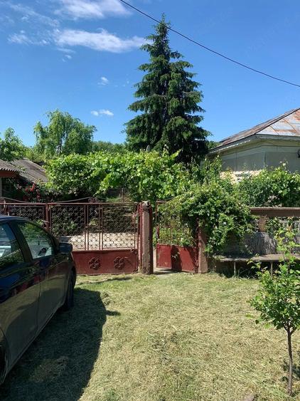 Casă cu 6 camere cu Teren 1900 Mp în Nana
