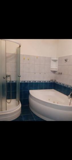 Apartament cu 3 camere în Intim