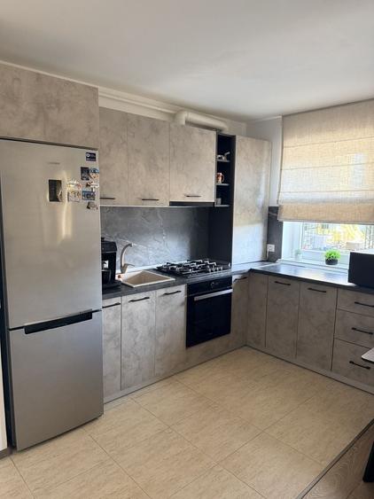 Apartament cu 2 camere decomandat în Tractorul