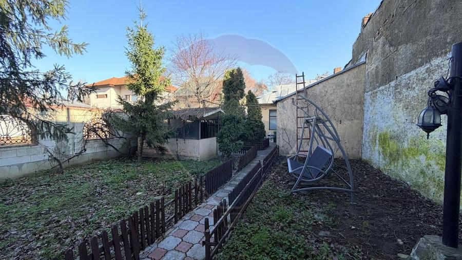 Casă cu 4 camere cu Teren 435 Mp în Central