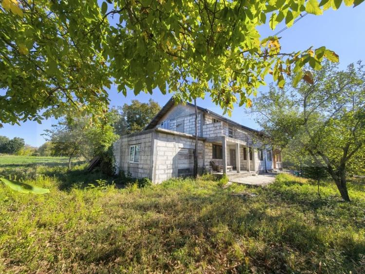 Duplex cu 4 camere cu Garaj în Prisăcani