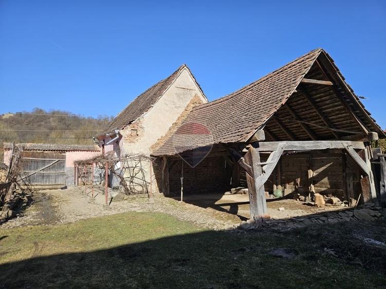 Casă individuală cu 2 camere cu Teren 1377 Mp în Cloașterf