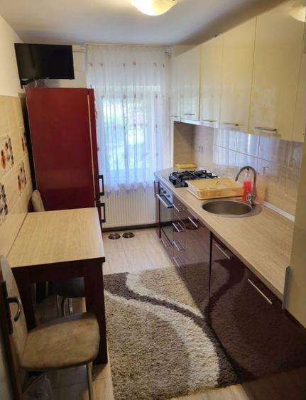 Apartament cu 3 camere decomandat în Triaj