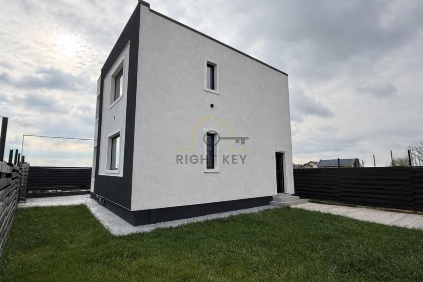 Casă individuală cu 4 camere cu Teren 250 Mp în Clinceni
