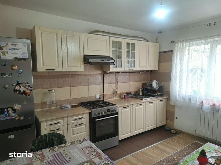 Inchiriez apartament 3 camere - 1