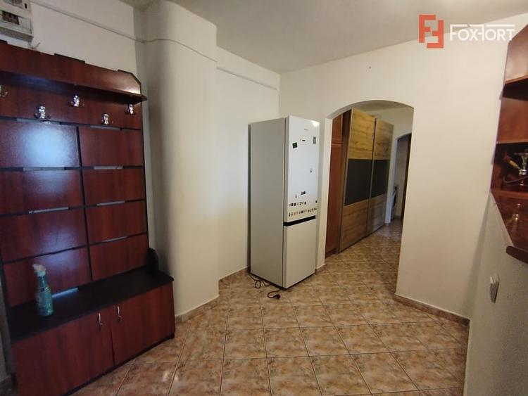 Apartament cu 3 camere decomandat, mobilat în Freidorf