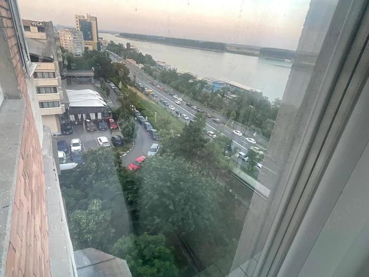 Apartament cu 3 camere decomandat în Faleză