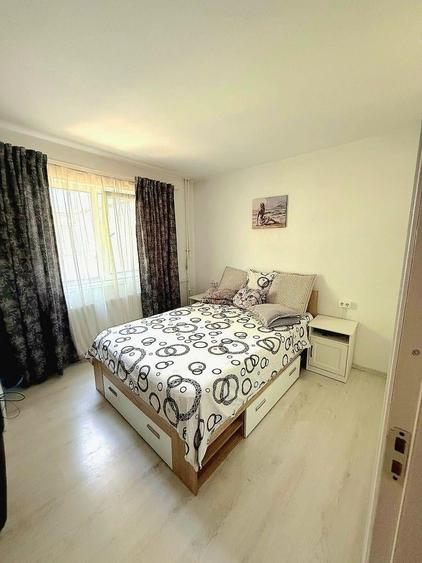 Apartament cu 3 camere decomandat, mobilat în Rovine