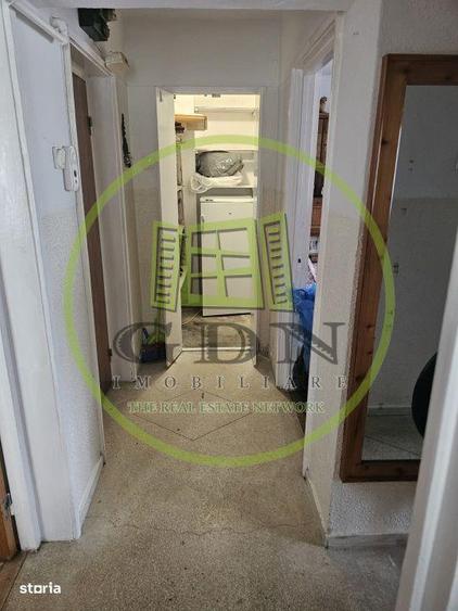 Apartament cu 3 camere semidecomandat în Cioplea