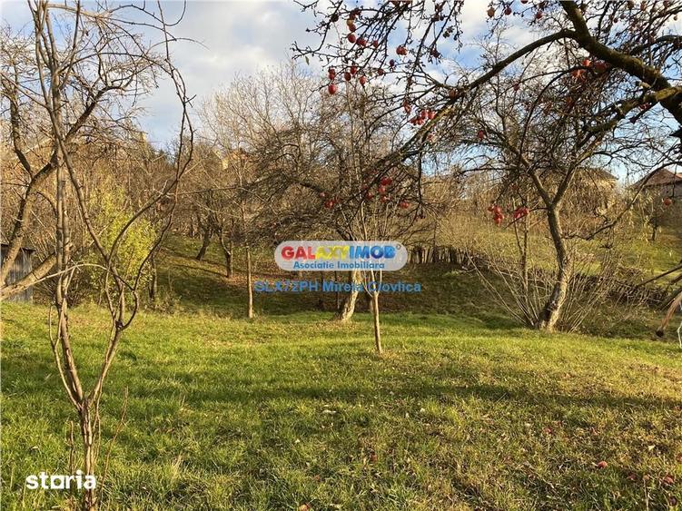 Teren de 4530 mp, în Secăria