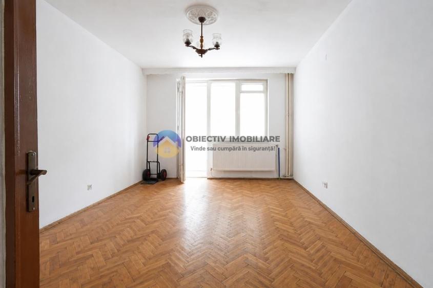 Apartament cu 3 camere semidecomandat în Mărăței