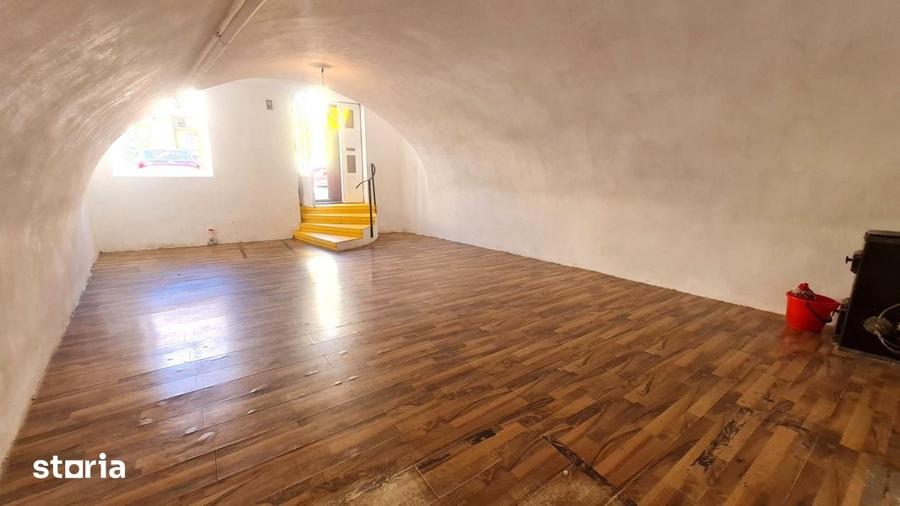 Spațiu comercial, de 40 mp, în Central
