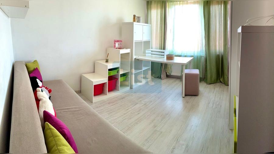 Apartament cu 3 camere semidecomandat, mobilat în Zorilor