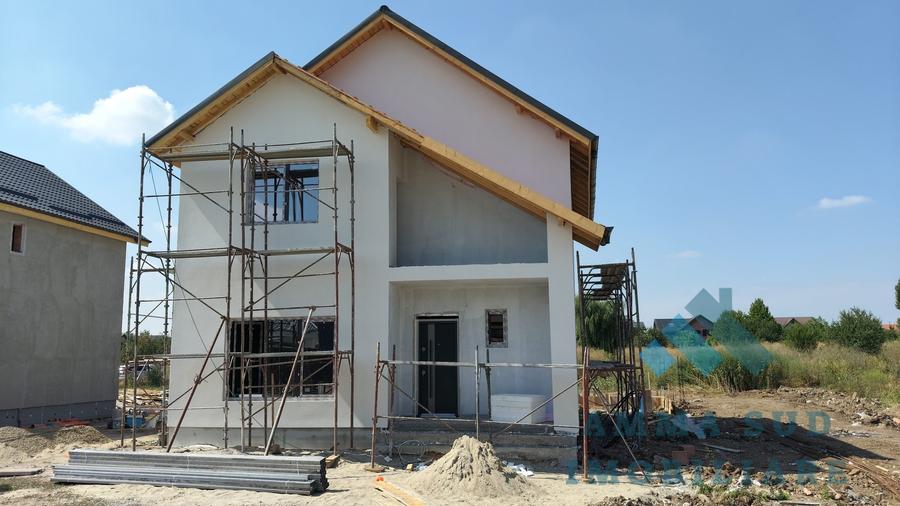 Casă individuală cu 4 camere cu Canalizare în Glina