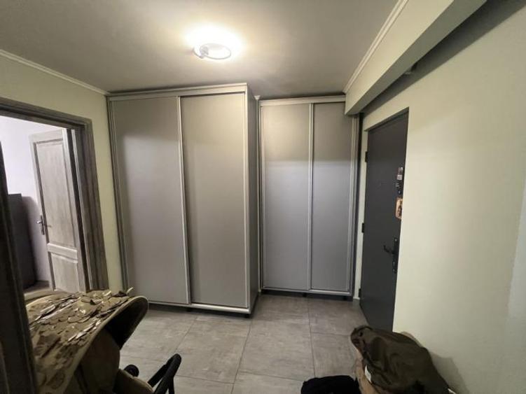 Apartament cu 2 camere semidecomandat, mobilat în Tei