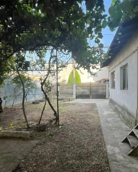 Casă cu 5 camere cu Teren 900 Mp în Andrei Mureșanu