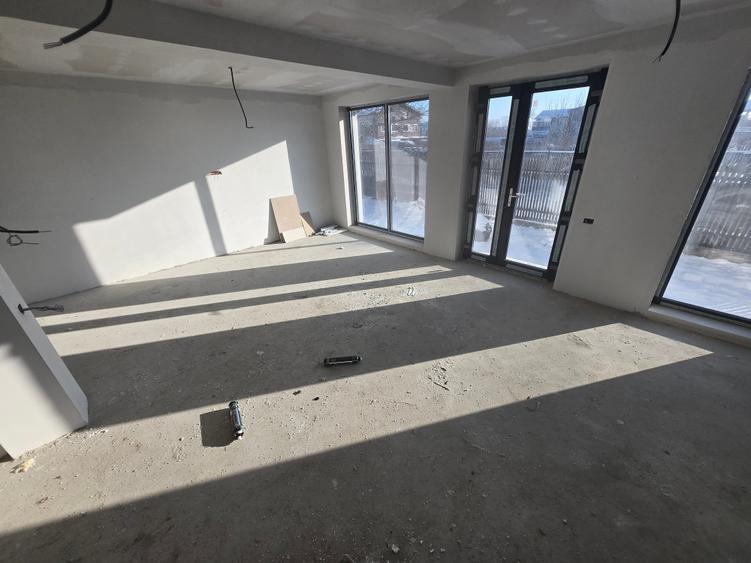 Casă cu 5 camere cu Canalizare în Sud