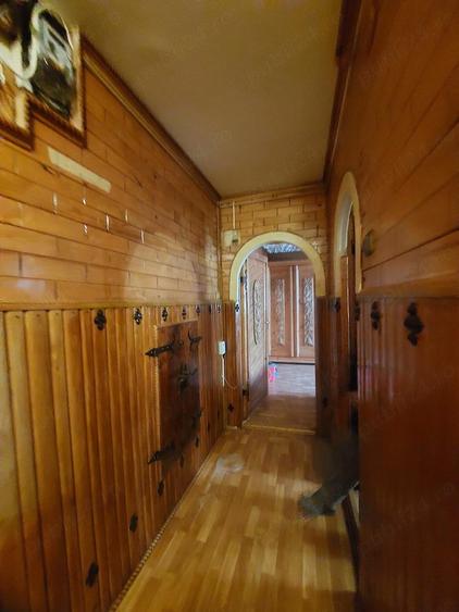 Apartament cu 3 camere decomandat în Tractorul
