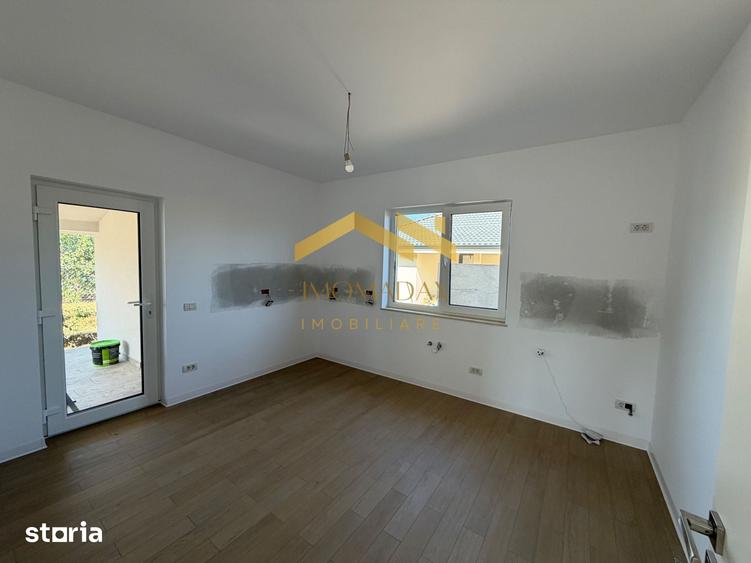 Casă cu 4 camere cu Teren 400 Mp în Sânmihaiu Român