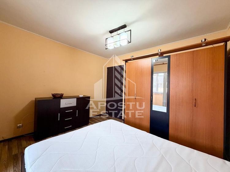 Apartament cu 3 camere decomandat, mobilat în Girocului