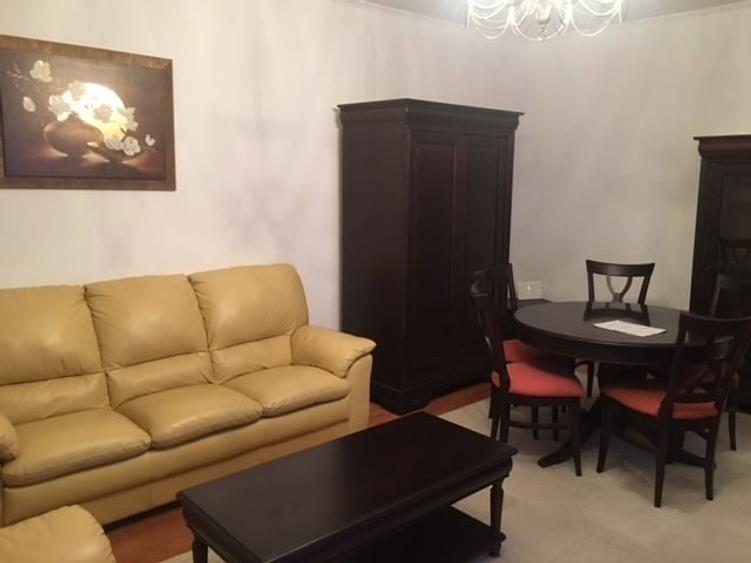 Apartament cu 3 camere semidecomandat, mobilat în Băneasa