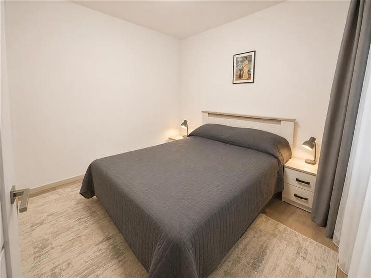 Apartament cu 3 camere decomandat, mobilat în Răcădău