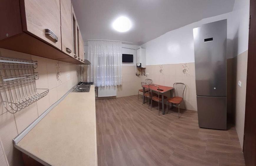 Apartament cu 3 camere decomandat în Exterior Vest
