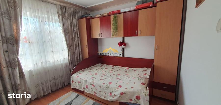 Apartament cu 4 camere decomandat, mobilat în Central