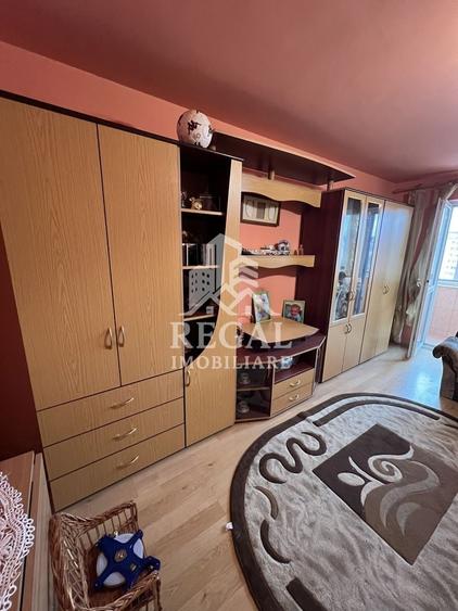 Apartament cu 2 camere decomandat, mobilat în Micro 4