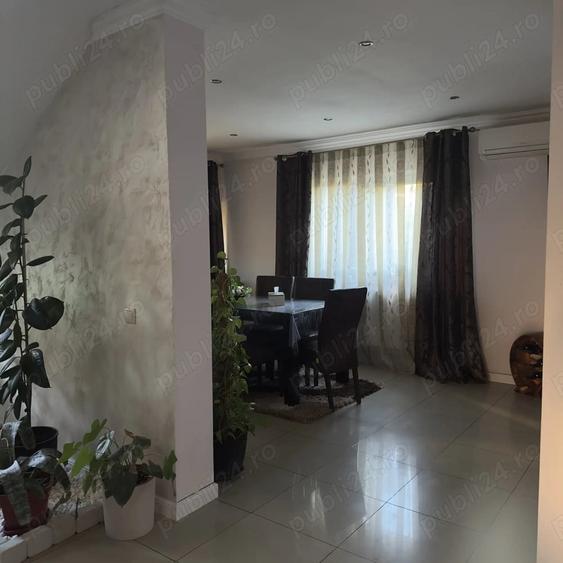 Casă cu 5 camere în Central