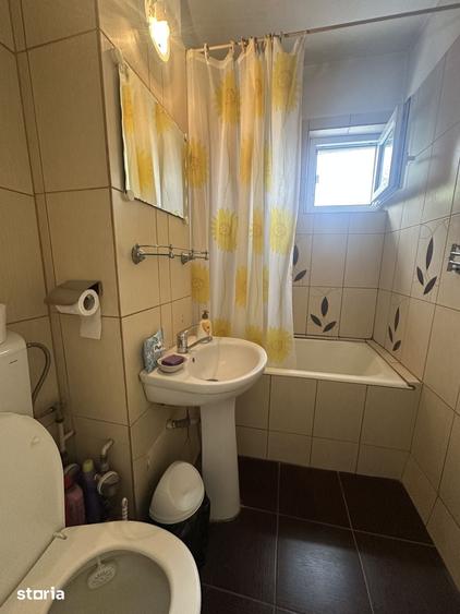 Apartament cu 3 camere semidecomandat în Malu Roșu