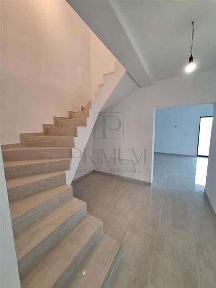 Duplex cu 5 camere cu Teren 287 Mp în Chișoda