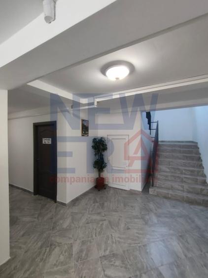 Casă individuală cu 43 camere cu Canalizare în Vest
