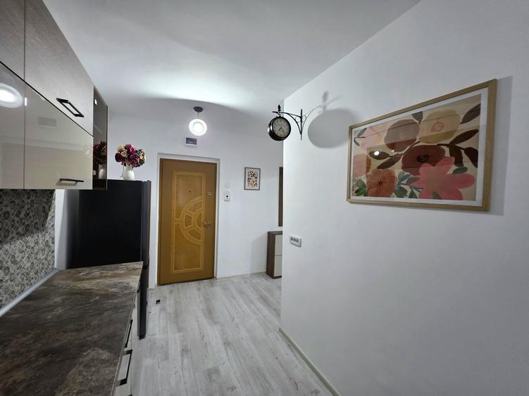 Garsonieră decomandată în Sud