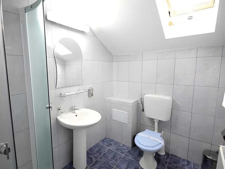 Casă cu 4 camere în Exterior Vest