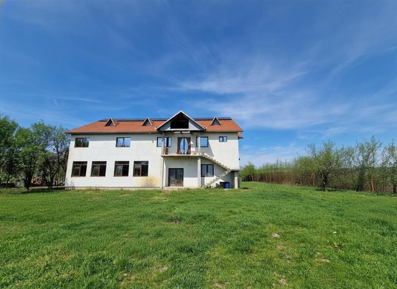 Hotel/Pensiune, de 470 mp, în Petreasa
