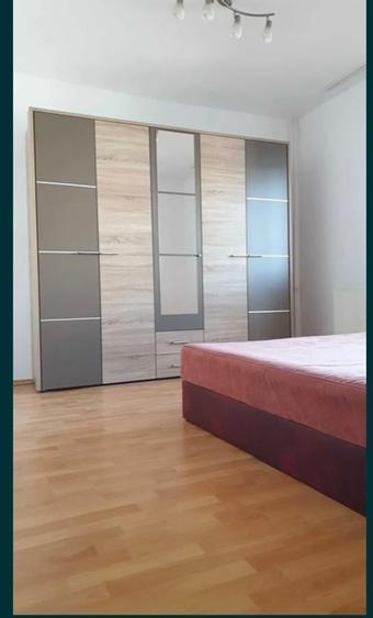 Apartament cu 3 camere decomandat în P-ța Victoriei