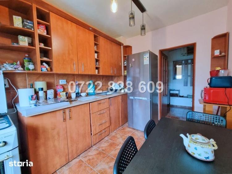 Apartament cu 3 camere semidecomandat în Gara de Nord