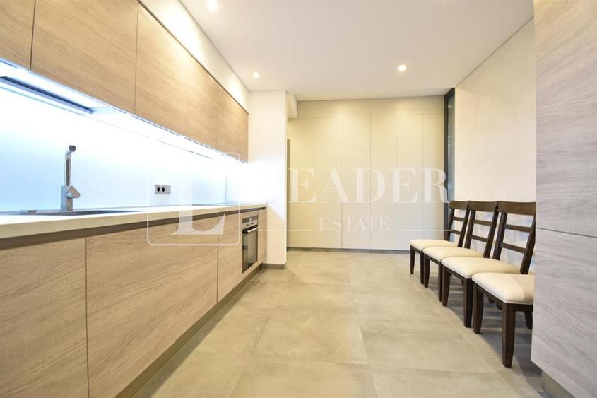 Apartament cu 4 camere decomandat în Primăverii
