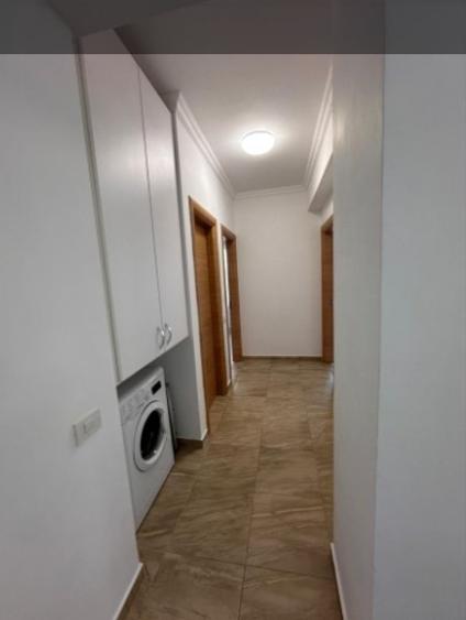 Apartament cu 3 camere decomandat, mobilat în Faleza Nord