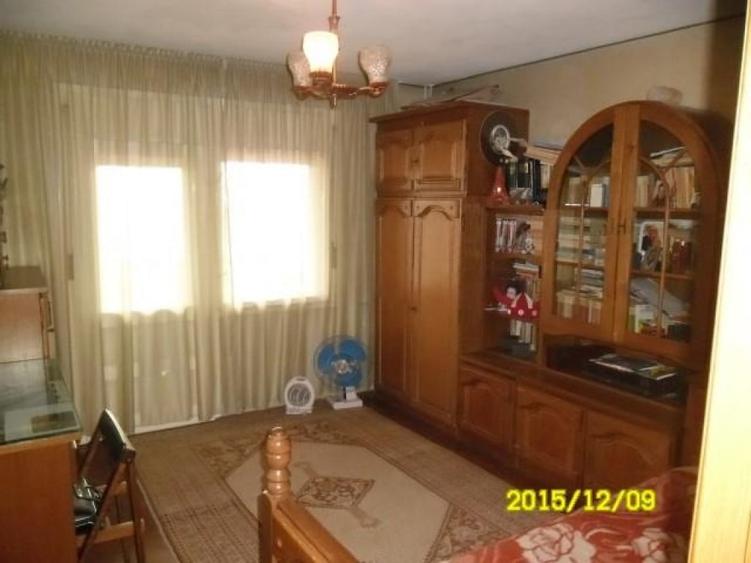 Apartament cu 4 camere semidecomandat în Intim