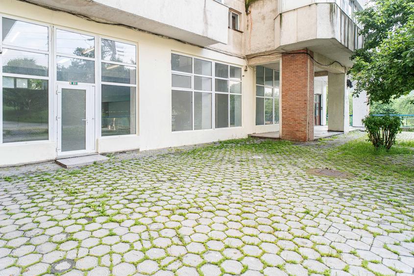 Spațiu comercial, de 311 mp, în Cug