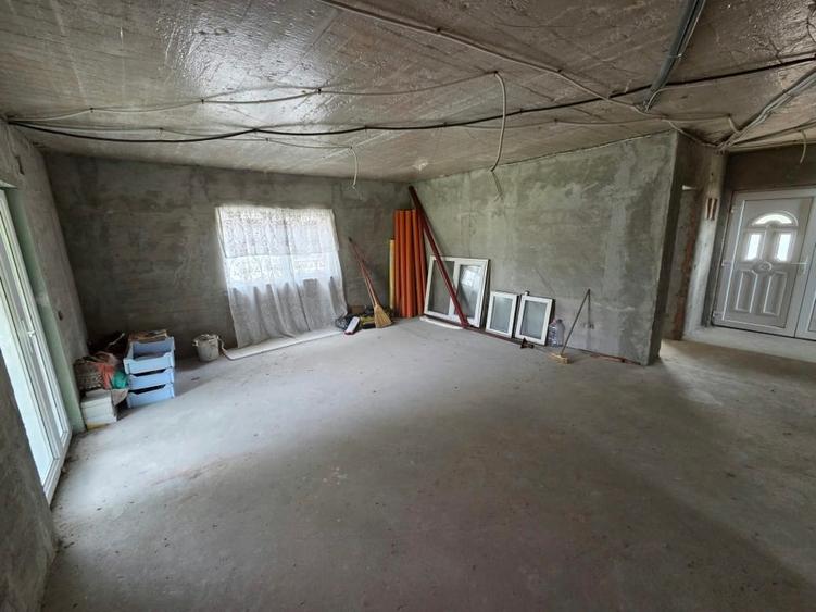 Casă individuală cu 5 camere cu Teren 513 Mp în Giarmata